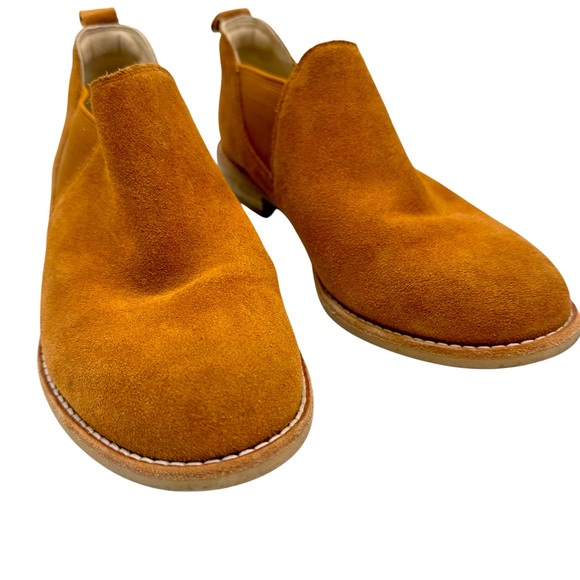 Clarks Shoes - Clark’s , women's Chelsea boots, brown suede - size 9